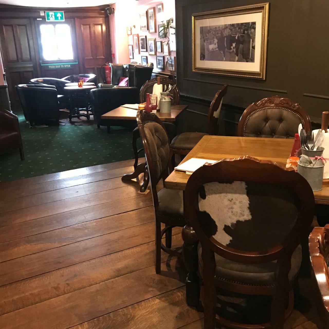 ستورمنستر نيوتن The Swan Inn المظهر الخارجي الصورة
